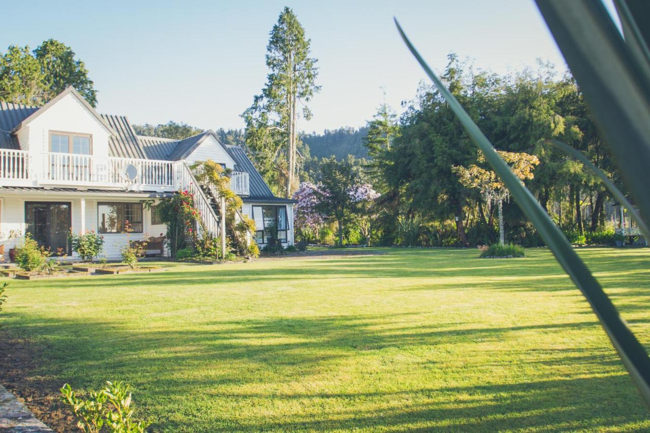 Westholm Lodge Harihari Exterior photo