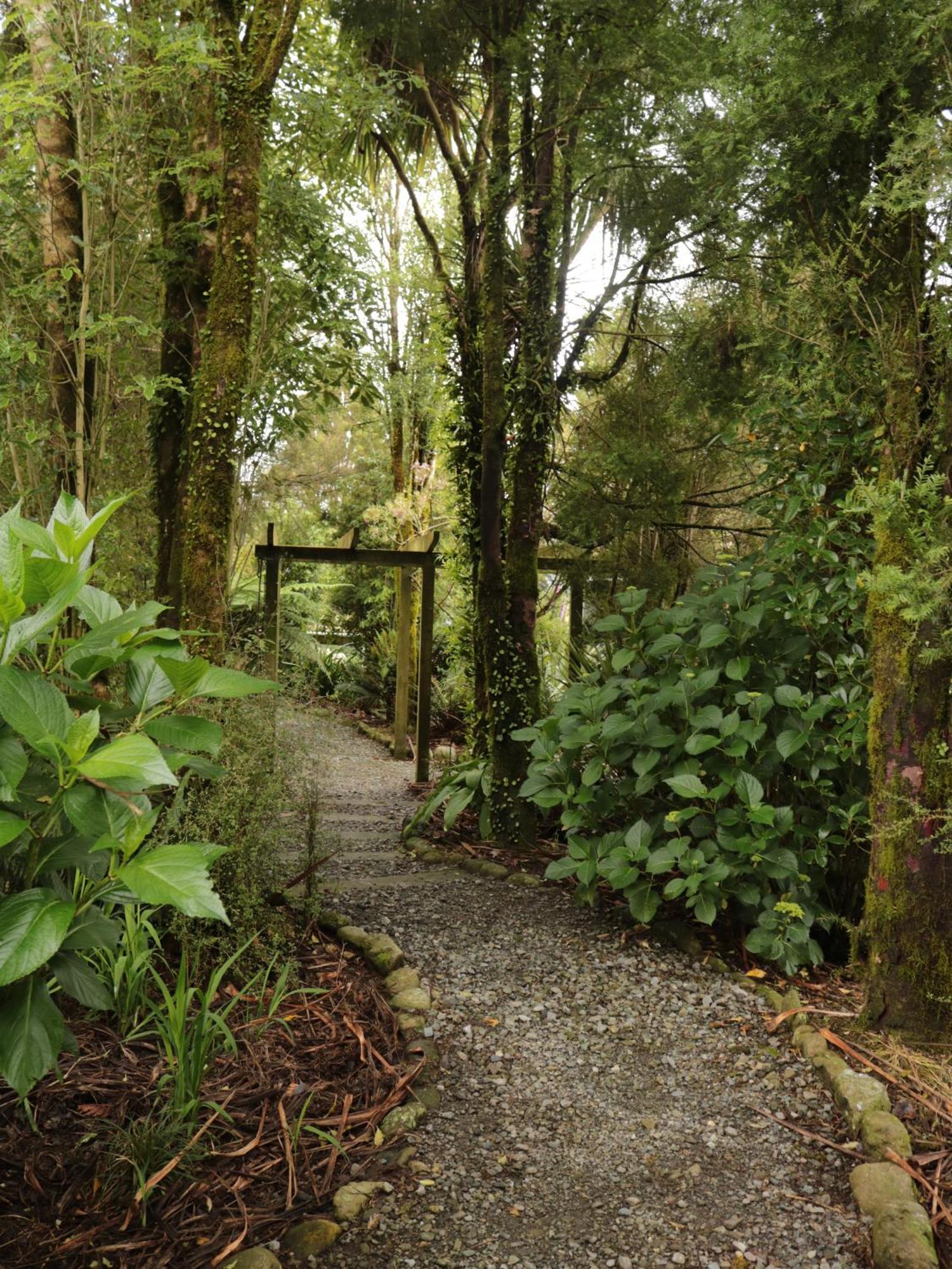 Westholm Lodge Harihari Exterior photo