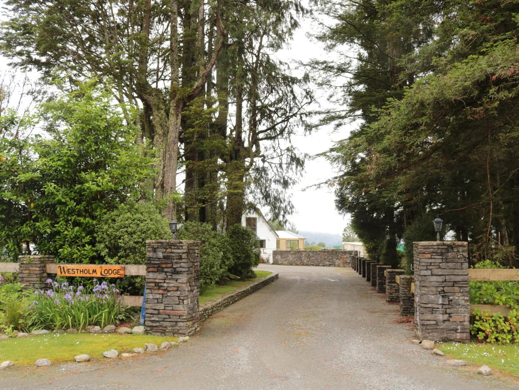 Westholm Lodge Harihari Exterior photo